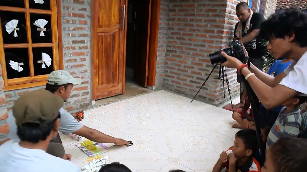 Dokumentasi Worshop Tiedye.mp4_snapshot_02.06_[2015.12.22_13.11.15]